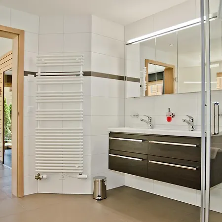 Rothenegg - Griwa Rent Ag גרינדלוולד